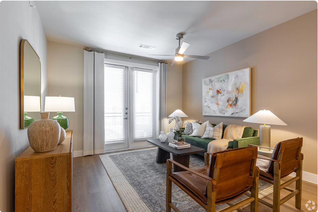 N Stemmons Fwy & Hollow Brook Ln - Dallas, TX - Design District Downtown