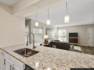 N Collins St & E Lamar Blvd